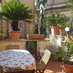  Appartamento 2mg: Con Terrazzo Nel Cuore Di Roma! Italia